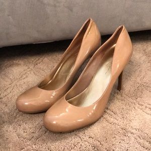 Jessica Simpson nude patent leather pumps